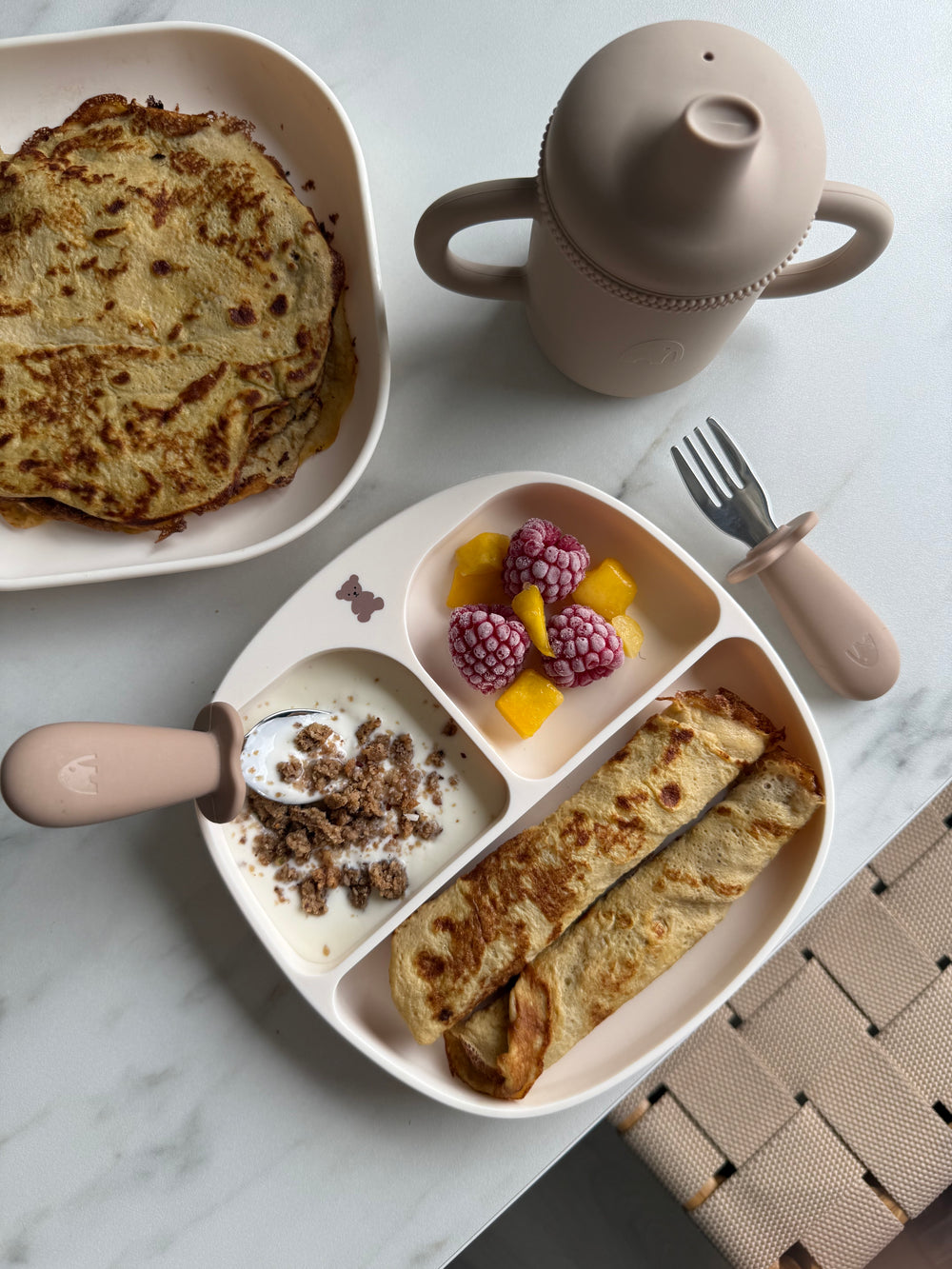 Tallerken for barn med inndeling og sugekopp – VELG FARGE